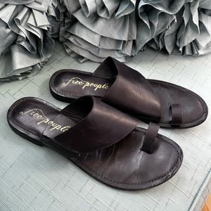 Free People Sant Antoni toe strap black leather sandals